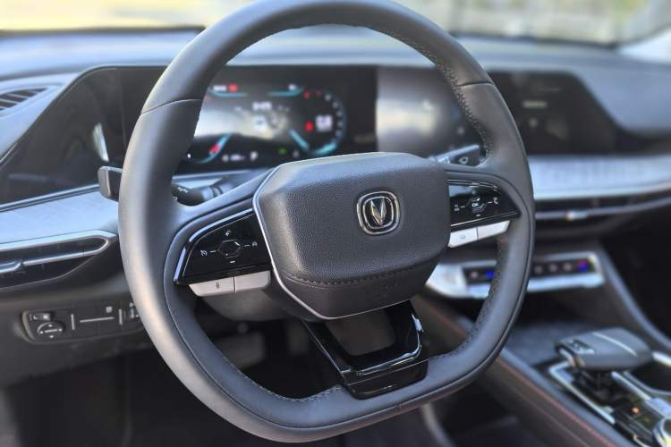 Used CHANGAN Eado 2025 PLUS 1.4T Dual-Clutch High-Energy Version Steering Wheel