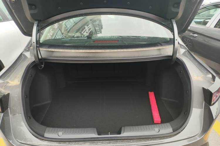 Used CHANGAN Eado 2025 Blue Whale 1.5T 500Bar Prestige Model Trunk
