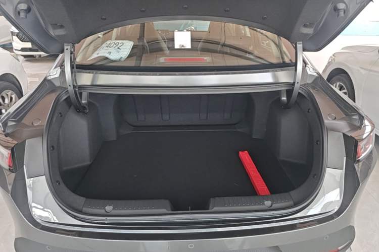 Used CHANGAN Eado 2025 Blue Whale 1.5T 500Bar Prestige Model Trunk