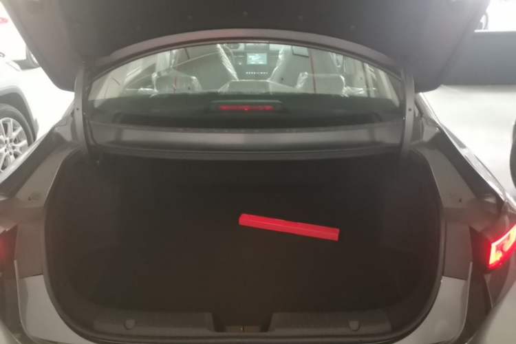 Used CHANGAN Eado 2025 Blue Whale 1.5T 500Bar Prestige Model Trunk