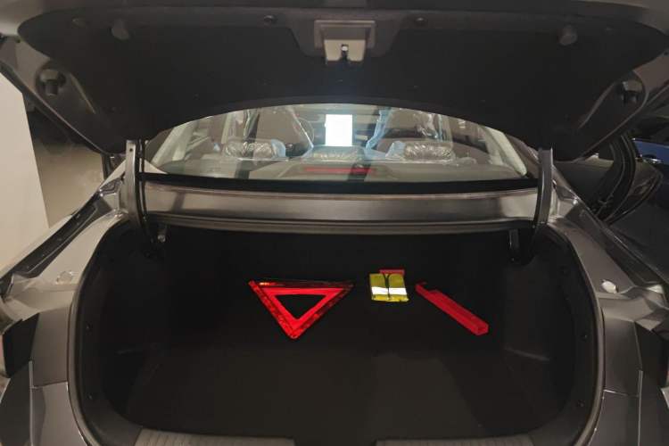 Used CHANGAN Eado 2025 Blue Whale 1.5T 500Bar Prestige Model Trunk