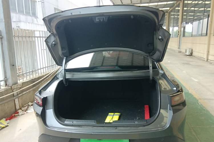 Used CHANGAN Eado 2025 Blue Whale 1.5T 500Bar Prestige Model Trunk