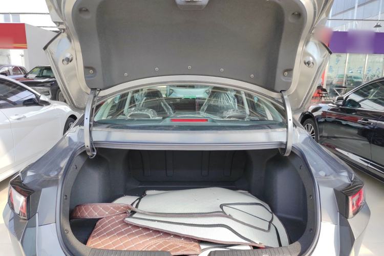 Used CHANGAN Eado 2025 Blue Whale 1.5T 500Bar Prestige Model Trunk