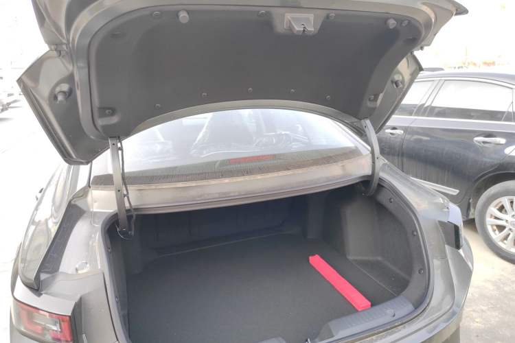 Used CHANGAN Eado 2025 Blue Whale 1.5T 500Bar Prestige Model Trunk