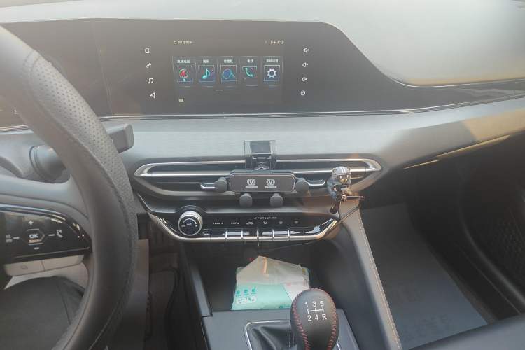 Used CHANGAN Eado 2025 PLUS 1.5L Manual Luxury Edition Audio And AC Panel