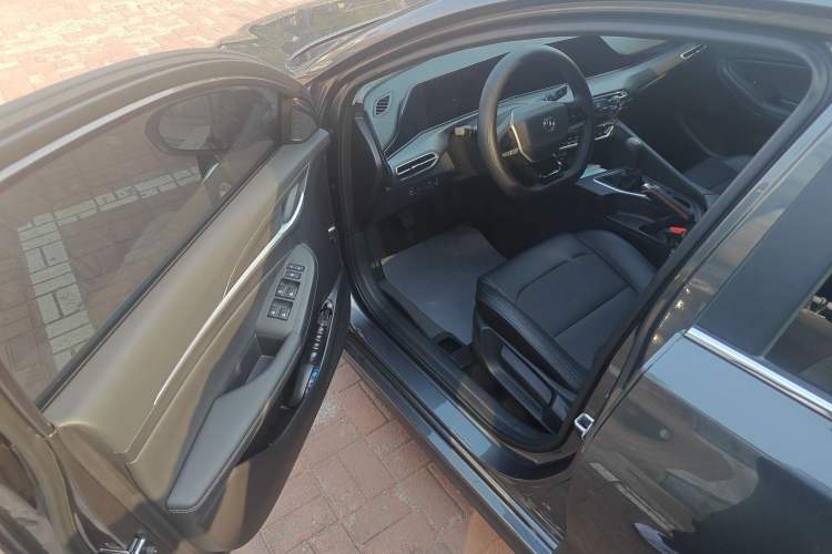Used CHANGAN Eado 2025 PLUS 1.5L Manual Luxury Edition Driver Seat
