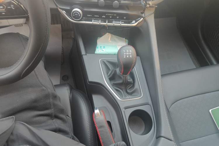 Used CHANGAN Eado 2025 PLUS 1.5L Manual Luxury Edition Gear Lever