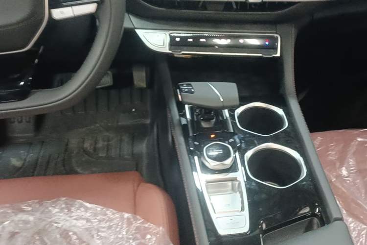 Used CHANGAN Eado 2025 PLUS 1.4T Dual-Clutch High-Energy Version Gear Lever