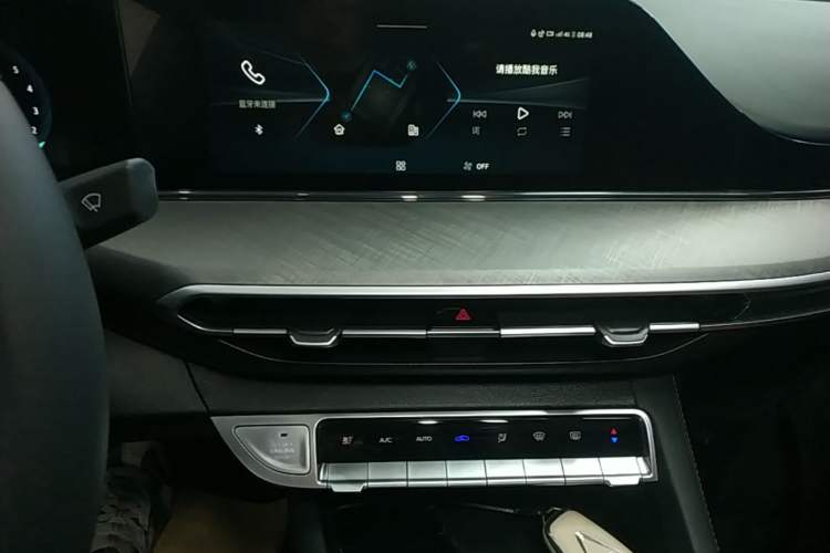 Used CHANGAN Eado 2025 PLUS 1.4T Dual-Clutch High-Energy Version Audio And AC Panel