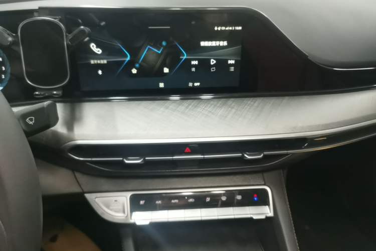 Used CHANGAN Eado 2025 PLUS 1.4T Dual-Clutch High-Energy Version Audio And AC Panel