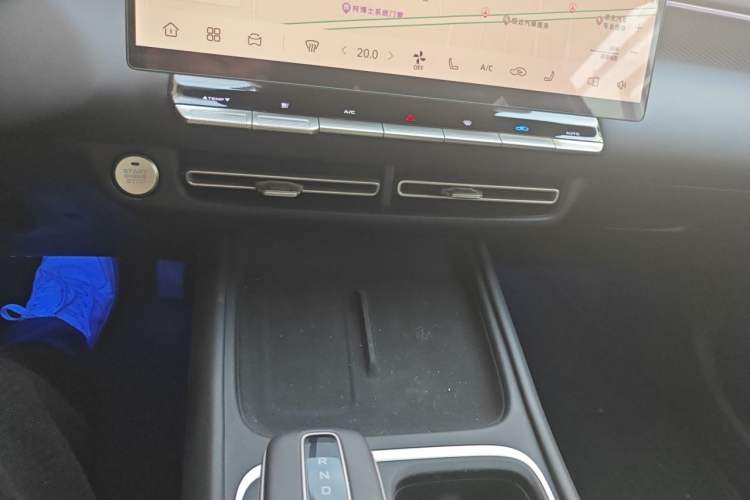 Used CHANGAN Eado 2025 Blue Whale 1.5T 500Bar Flagship Model Audio And AC Panel