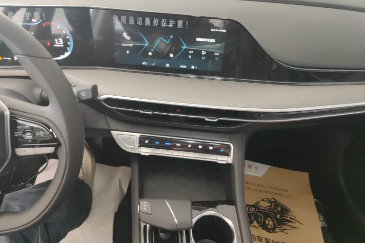Used CHANGAN Eado 2025 PLUS 1.4T Dual-Clutch High-Energy Version Audio And AC Panel