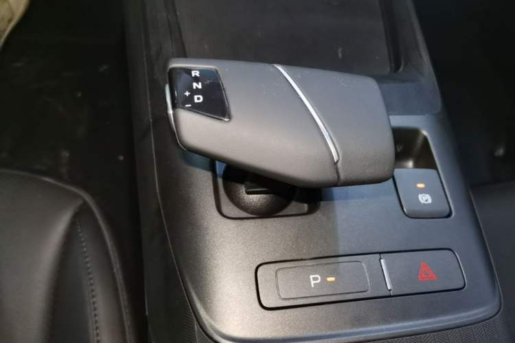 Used CHANGAN Eado 2025 Blue Whale 1.5T 500Bar Prestige Model Audio And AC Panel