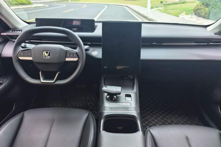Used CHANGAN Eado 2025 Blue Whale 1.5T 500Bar Prestige Model Center Console
