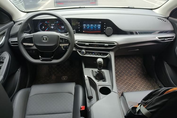 Used CHANGAN Eado 2025 PLUS 1.5L Manual Luxury Edition Center Console