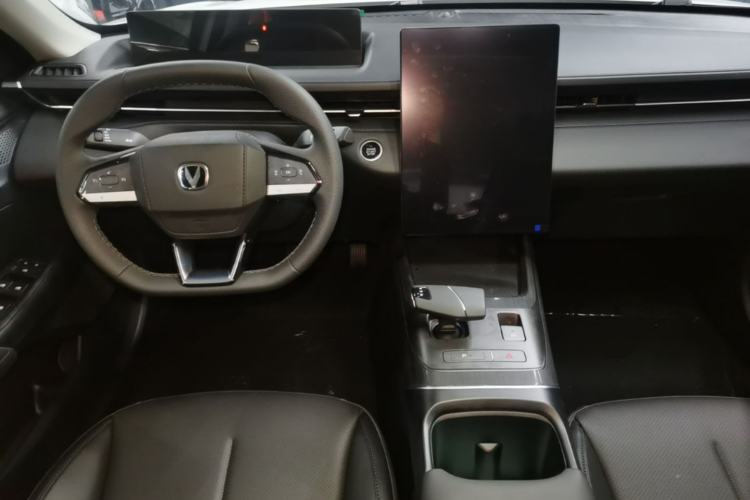 Used CHANGAN Eado 2025 Blue Whale 1.5T 500Bar Prestige Model Center Console