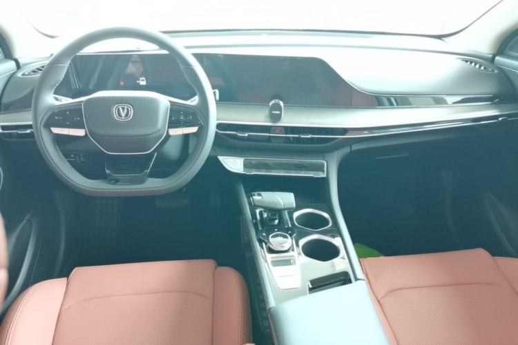Used CHANGAN Eado 2025 PLUS 1.4T Dual-Clutch High-Energy Version Center Console