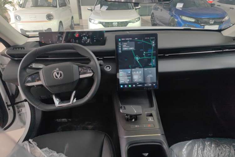 Used CHANGAN Eado 2025 Blue Whale 1.5T 500Bar Prestige Model Center Console