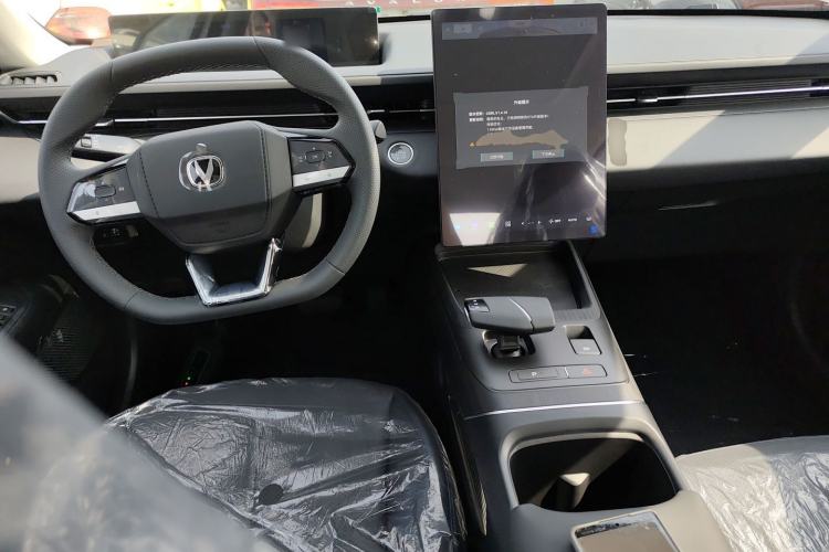 Used CHANGAN Eado 2025 Blue Whale 1.5T 500Bar Prestige Model Center Console