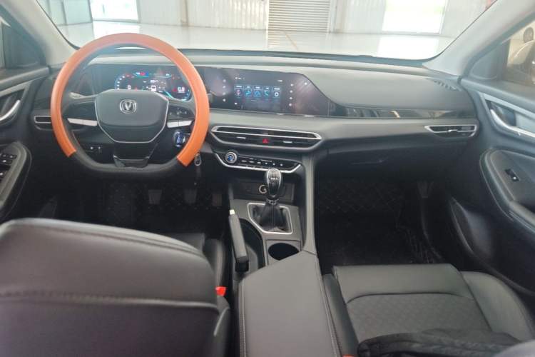 Used CHANGAN Eado 2025 PLUS 1.5L Manual Luxury Edition Center Console