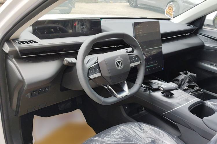Used CHANGAN Eado 2025 Blue Whale 1.5T 500Bar Prestige Model Center Console