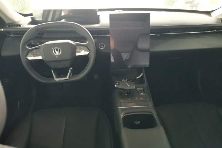 Used CHANGAN Eado 2025 Blue Whale 1.5T 500Bar Prestige Model Center Console