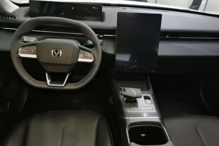 Used CHANGAN Eado 2025 Blue Whale 1.5T 500Bar Prestige Model Center Console
