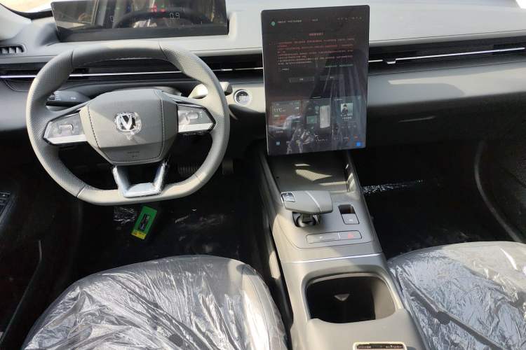 Used CHANGAN Eado 2025 Blue Whale 1.5T 500Bar Prestige Model Center Console
