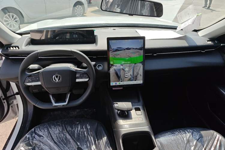 Used CHANGAN Eado 2025 Blue Whale 1.5T 500Bar Prestige Model Center Console