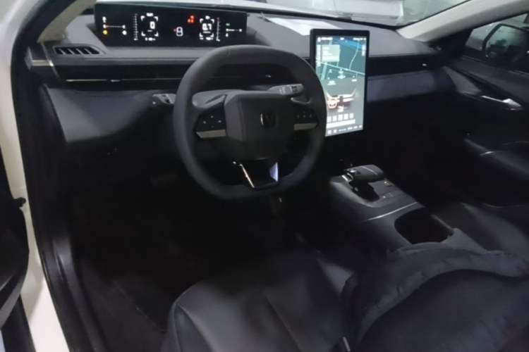 Used CHANGAN Eado 2025 Blue Whale 1.5T 500Bar Prestige Model Center Console