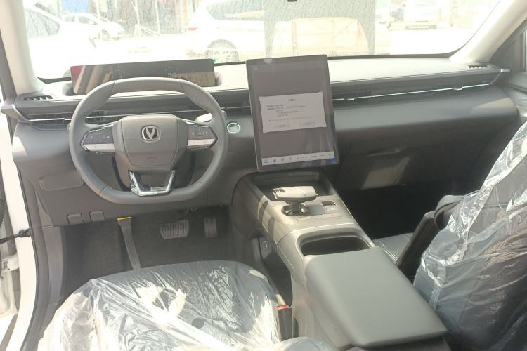 Used CHANGAN Eado 2025 Blue Whale 1.5T 500Bar Prestige Model Center Console