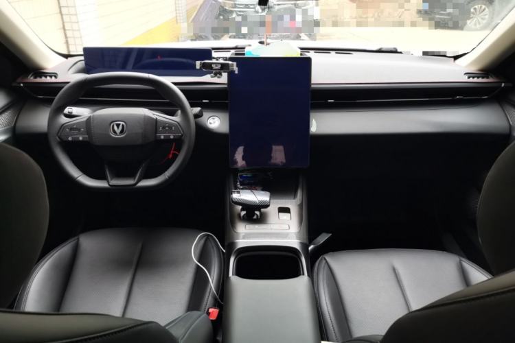 Used CHANGAN Eado 2025 Blue Whale 1.5T 500Bar Prestige Model Center Console