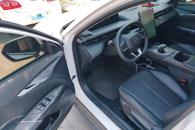 Used CHANGAN Eado 2025 Blue Whale 1.5T 500Bar Prestige Model Driver Seat