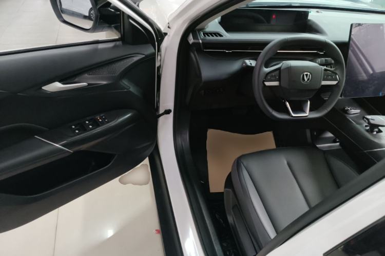 Used CHANGAN Eado 2025 Blue Whale 1.5T 500Bar Prestige Model Driver Seat
