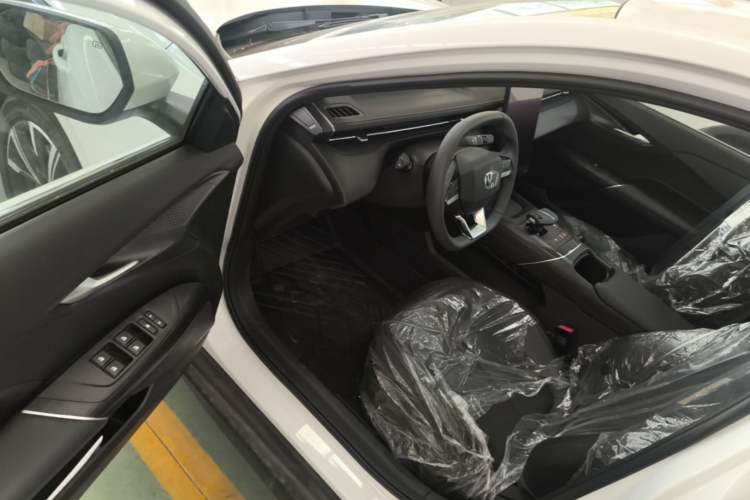 Used CHANGAN Eado 2025 Blue Whale 1.5T 500Bar Prestige Model Driver Seat