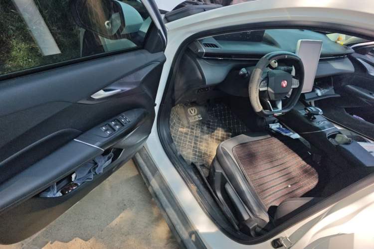 Used CHANGAN Eado 2025 Blue Whale 1.5T 500Bar Prestige Model Driver Seat