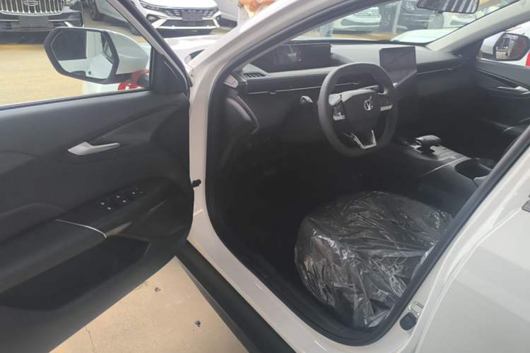 Used CHANGAN Eado 2025 Blue Whale 1.5T 500Bar Prestige Model Driver Seat