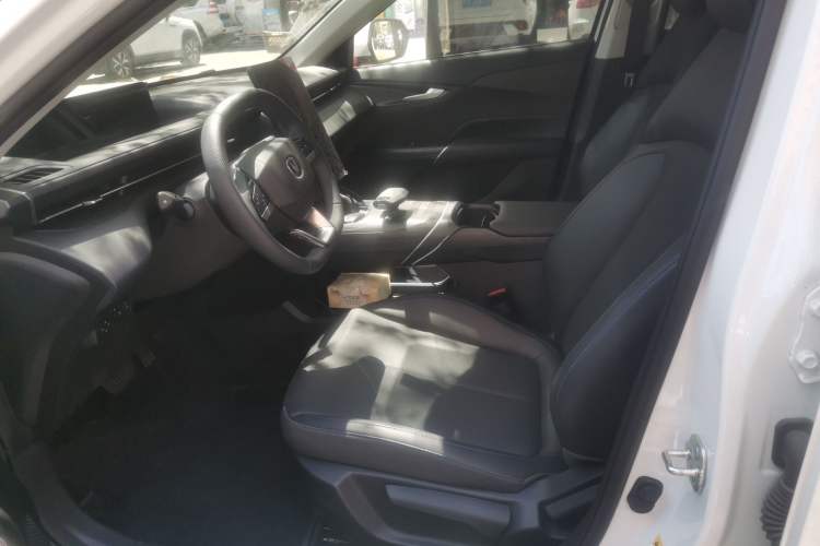 Used CHANGAN Eado 2025 Blue Whale 1.5T 500Bar Prestige Model Driver Seat