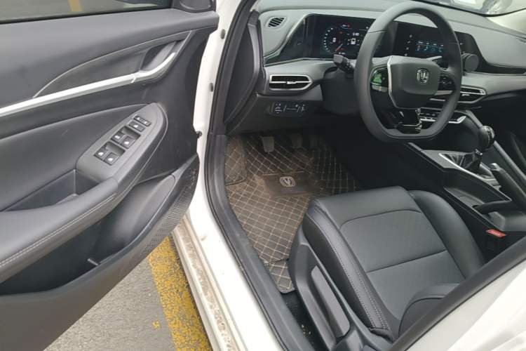 Used CHANGAN Eado 2025 PLUS 1.5L Manual Luxury Edition Driver Seat
