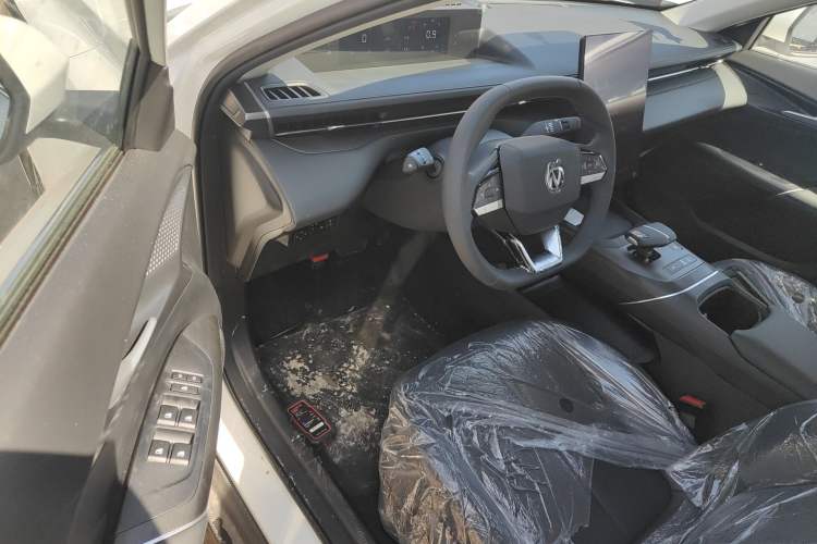 Used CHANGAN Eado 2025 Blue Whale 1.5T 500Bar Prestige Model Driver Seat