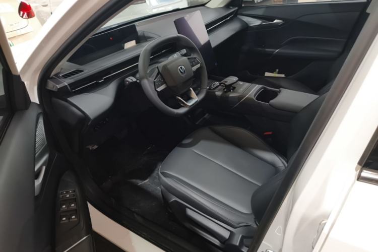 Used CHANGAN Eado 2025 Blue Whale 1.5T 500Bar Prestige Model Driver Seat