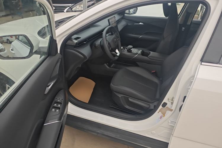 Used CHANGAN Eado 2025 Blue Whale 1.5T 500Bar Prestige Model Driver Seat