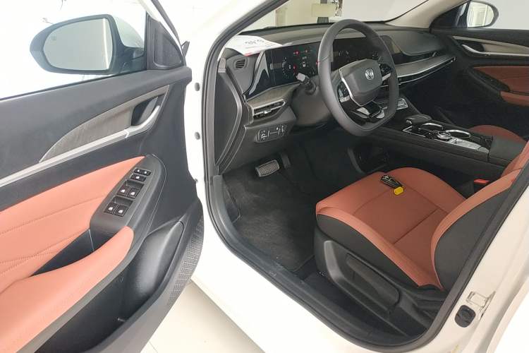 Used CHANGAN Eado 2025 PLUS 1.4T Dual-Clutch High-Energy Version Driver Seat
