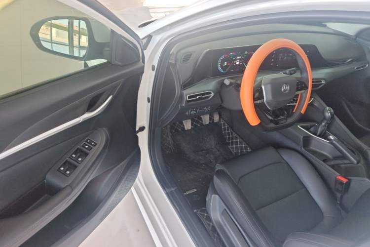 Used CHANGAN Eado 2025 PLUS 1.5L Manual Luxury Edition Driver Seat