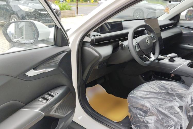 Used CHANGAN Eado 2025 Blue Whale 1.5T 500Bar Prestige Model Driver Seat