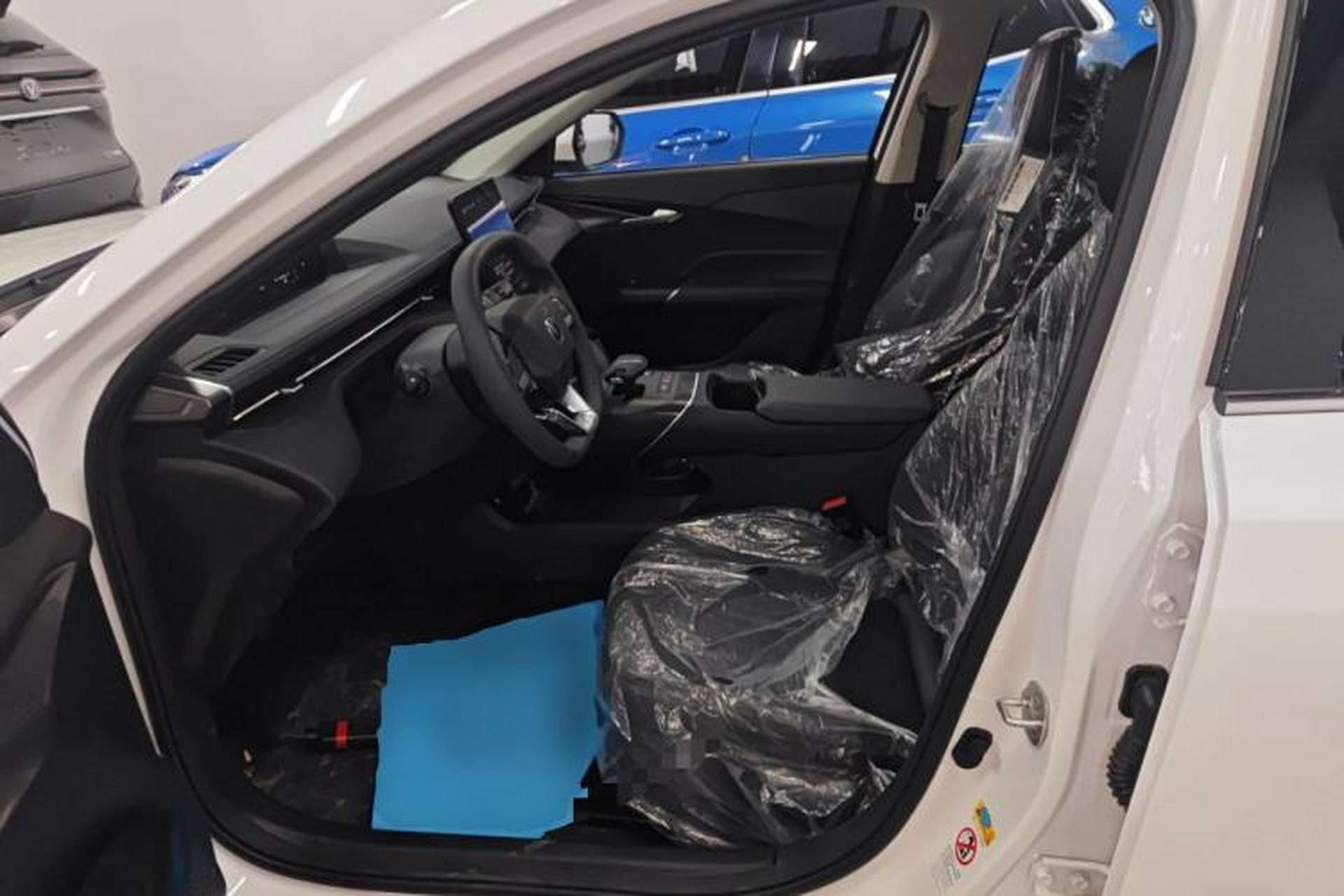 Used CHANGAN Eado 2025 Blue Whale 1.5T 500Bar Prestige Model Driver Seat