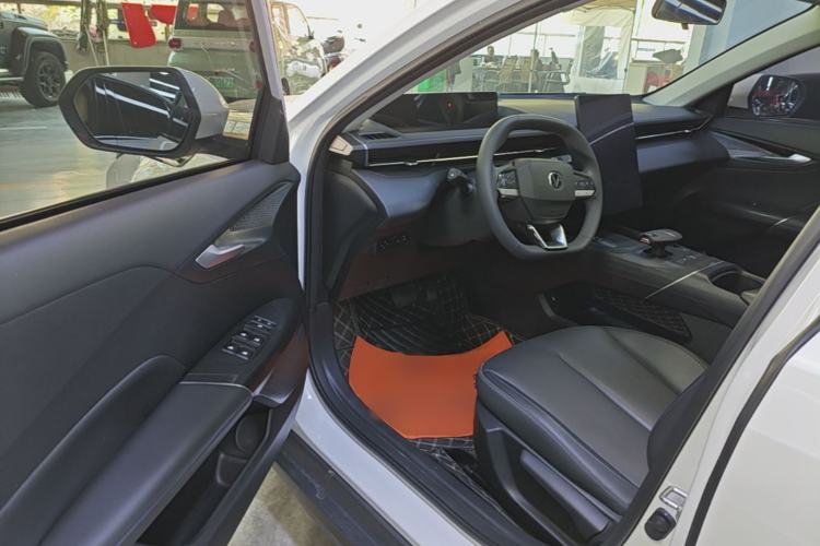 Used CHANGAN Eado 2025 Blue Whale 1.5T 500Bar Prestige Model Driver Seat