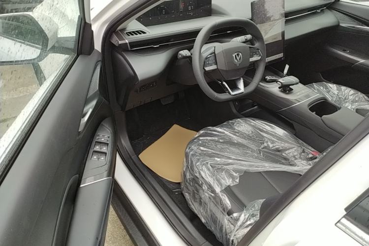 Used CHANGAN Eado 2025 Blue Whale 1.5T 500Bar Prestige Model Driver Seat