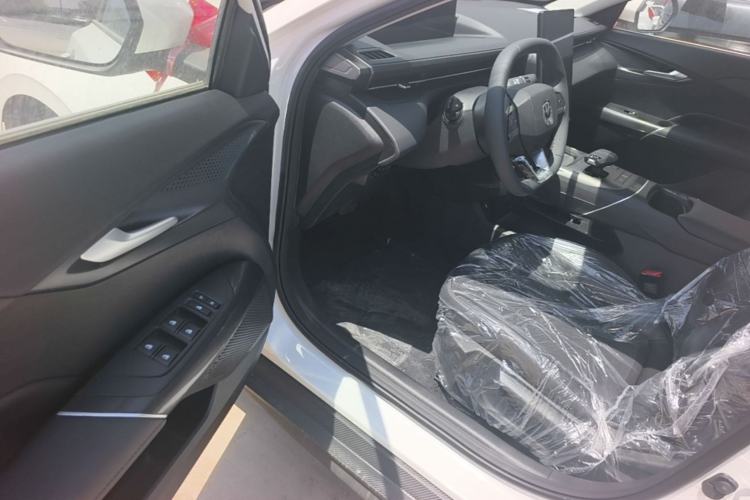 Used CHANGAN Eado 2025 Blue Whale 1.5T 500Bar Prestige Model Driver Seat