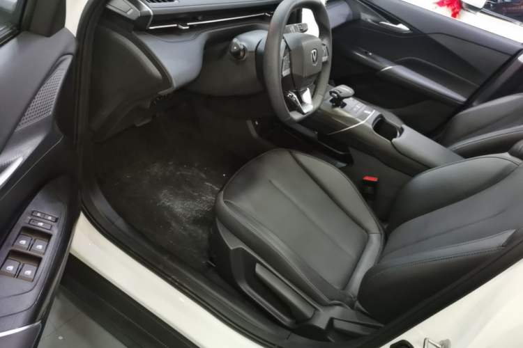 Used CHANGAN Eado 2025 Blue Whale 1.5T 500Bar Prestige Model Driver Seat